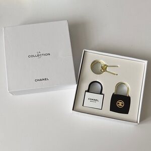 CHANEL Beaute Black and Gold Padlock Duo